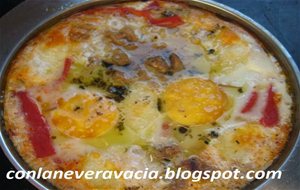 Huevos Al Plato Con Atún Y Queso
