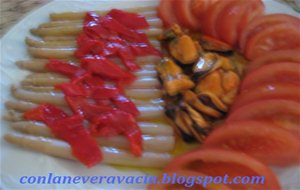 Ensalada De Tomate, Espárragos Y Mejillones
