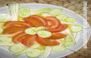 Ensalada De Tomate, Pepino Y Cebolla Fresca.
