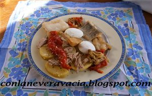 Bacalao Frito Con Ensalada De Patata Y Escalivada
