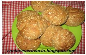 Panecillos Con Harina Integral Ecológica, Tritordeum, Copos De Avena Y Semillas De Sesamo Negro.
