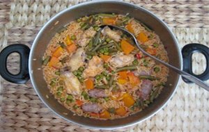 Arroz A La Cazuela, Con Alitas De Pollo, Longaniza Y Calabaza.
