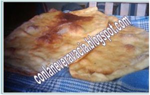 Chocolte A La Taza Y Coca De Pan Dulce
