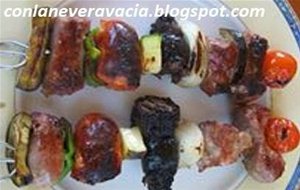 Pinchos De Verdura Y Butifarras A La Brasa
