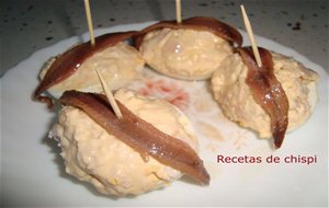 Huevos Rellenos De Atún Y Gambas
