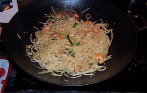 Tallarines Con Gambas En Wok