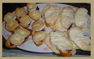 Tostas De Jamon De Pato Con Quesos