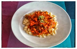 Caracolas Con Verduras Y Salsa De Tomate Casera
