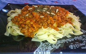 Fettuccini Con Salsa De Tomate Al Parmesano
