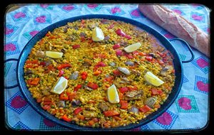 Paella De Carne Y Almejas
