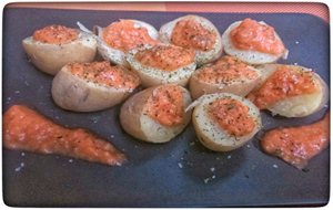 Papas Con Mojo Rojo
