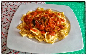 Raviolis De Ternera Y Verdura Con Salsa De Tomate Casera
