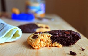 Galletas Dobles De Chocolate Y Mantequilla De Cacahuete
