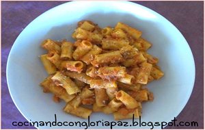 Pasta Integral Con Tomate Natural, Zanahoria Y Atún
