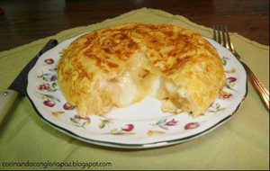 Tortilla De Patata Rellena De Queso.
