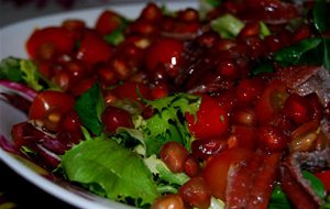 Ensalada De Escarola Con Granada Y Antxoas
