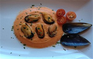 Mejillones Sobre   Salsa De Tomate Cherry
