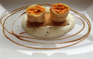 Carpaccio De Calabacin Con Crema De Zanahoria Acompañado De Crema De Patata A Las Finas Hierbas 
