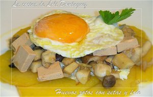 Huevos Rotos Con Setas Y Foie
