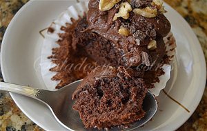 Cupcakes De Chocolate Con Decoración De Chocolate
