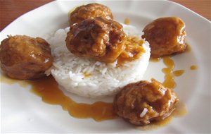 Albóndigas De Pescado Y Langostinos Con Salsa Agridulce
