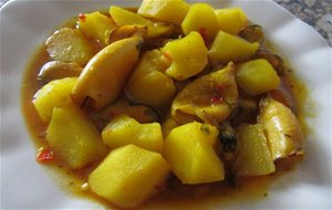 Cazuela De Patatas Con Chipirones Y Mejillones
