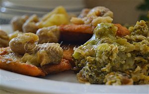 Filetes De Pollo Rebozados En Harina De Coco Con Champiñones Y Salsa De Piña 
