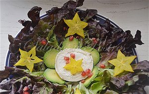 Ensalada De Carambola, Aguacate Y Queso Cabra
