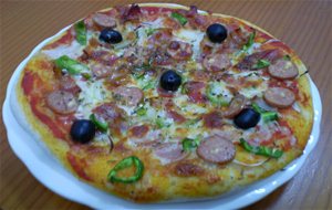 Pizza Con Masa De Patata Y Harina

