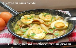 Huevos En Salsa Verde Con Almejas Y Espárragos.
