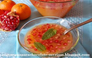 Sopa De Mandarina Y Granada A La Vainilla.
