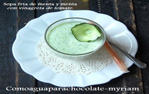 Sopa Fría De Pepino Y Menta Con Vinagreta De Tomate.
