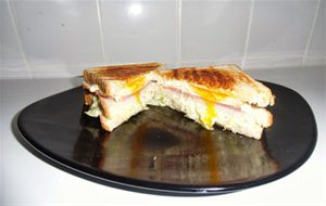 Sandwich De Pollo Estilo Americano
