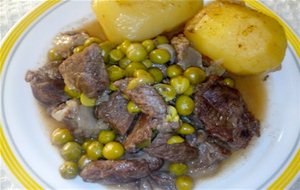 Carne Guisada Con Guisantes Frescos 
