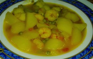 Cazuela De Patatas Con Rape Y Gambas
