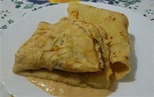 Crepes De Gambas Picantes Con Crema De Cebolla
