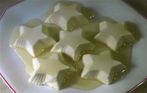 Estrellas De Panna Cotta Con Sirope De Cava
