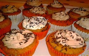 Cupcakes De Vainilla Con Chocolate Y Caramelo
