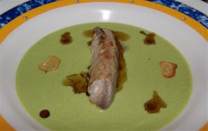 Lingote De Caballa Sobre Crema De Guisantes
