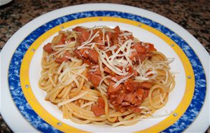 Espagueti Con Boloñesa De Salchichas De Pavo
