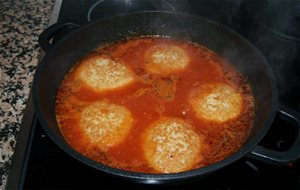 Hamburguesas De Bacalao Y Gambas En Salsa
