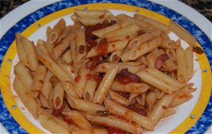 Macarrones Con Tomate Y Espárragos
