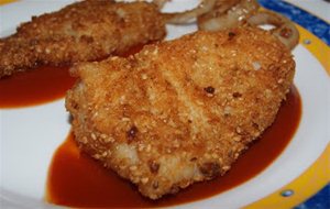 Panga Empanada Al Sésamo Con Salsa De Tomate
