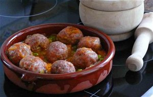 Albóndigas En Salsa Con Verduritas