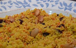 Guarnición De Cuscus Con Almendras Y Pasas