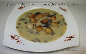 Crema De Cebolla Con Oreja De Judas
