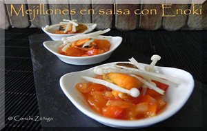 Mejillones En Salsa Con Enoki
