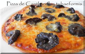 Pizza Con Cantharellus Tubaeformis
