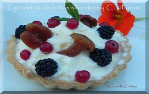 Tartaletas De Frutas Silvestres Y Cantharellus Cibarius
