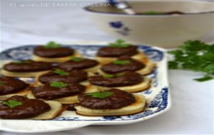 Mini Tortitas  De Paté De Morcilla Con Pimientos Confitados
